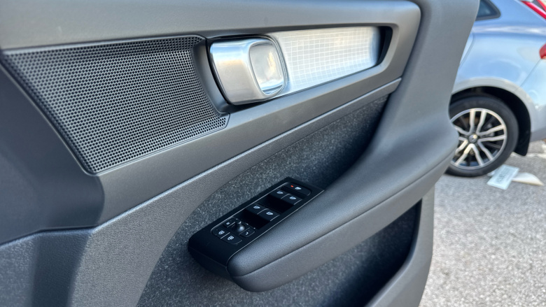 Volvo Xc40 1.5 T3 [163] Momentum 5dr Petrol Estate